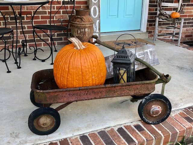 Simple Fall Front Porch Decor - The Little Frugal House