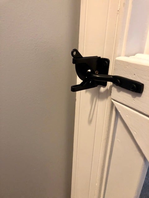 baby gate with latch